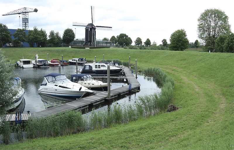 Schiffe Holland 6 - 2013 _SAM_1127 als Smart-Objekt-1 Kopie.jpg - Angekommen in Heusden, ein wunderschöner Ort mit vielen alten liebevoll geschmückten  Häusern. Leider fand der angekündigte Fischmarkt nicht statt.